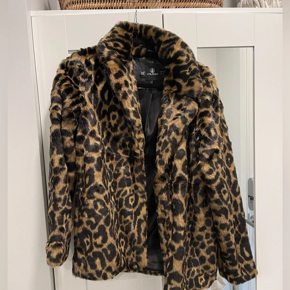 Volcom Stonewild Leopard Print Faux Fur Coat - Picture 5 of 7